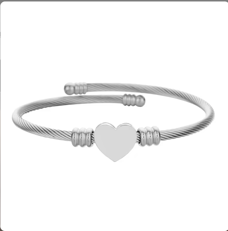 Ribbed Heart Bangle